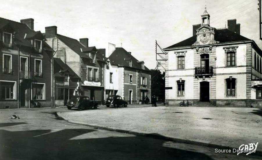 35 Pipriac Place de la Mairie.jpg